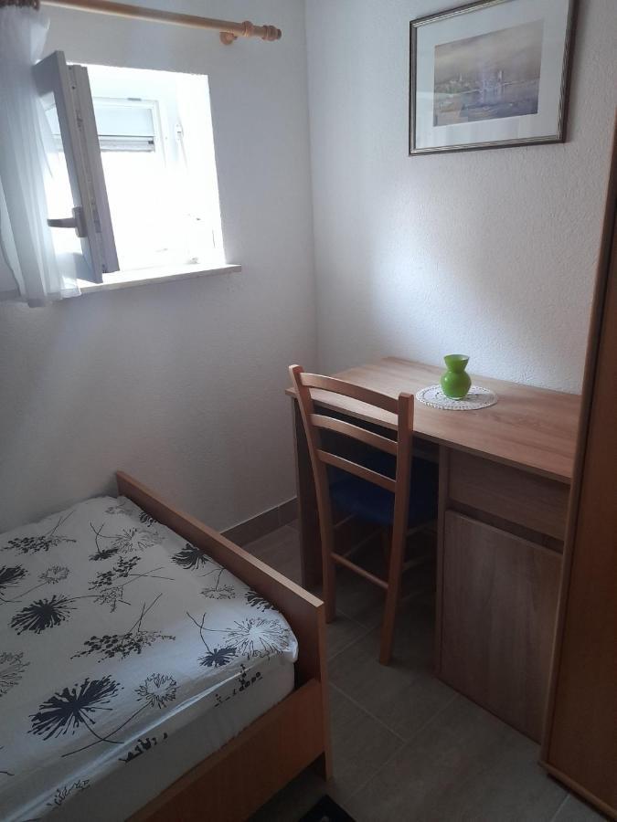 Apartment Jeger